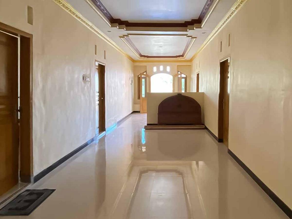 Palace Syariah Homestay Redpartner Бануванги Екстериор снимка