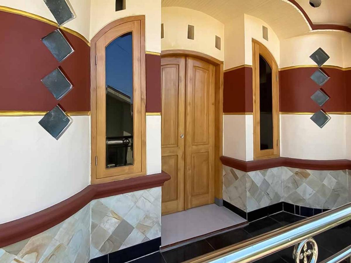 Palace Syariah Homestay Redpartner Бануванги Екстериор снимка