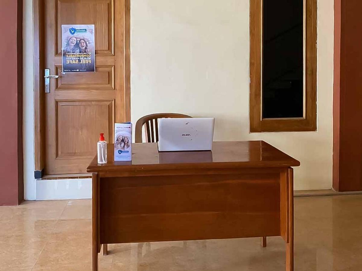 Palace Syariah Homestay Redpartner Бануванги Екстериор снимка
