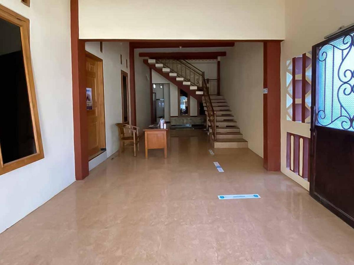 Palace Syariah Homestay Redpartner Бануванги Екстериор снимка